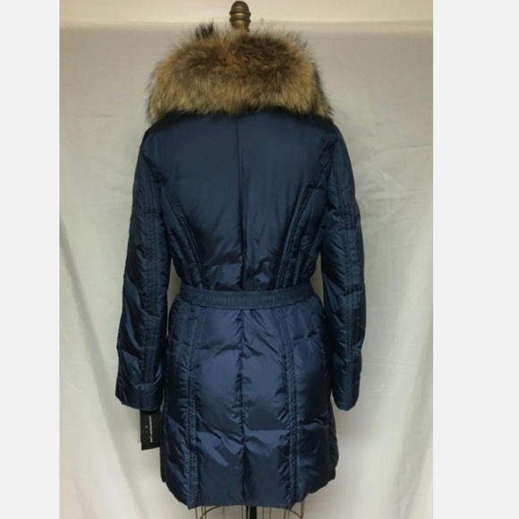 Andrew Marc Spirit Belted Down Coat /Racoon Collar Navy Medium AWOAE008 NWT $595 - Picture 5 of 5